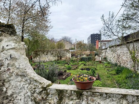 Hélène Hélène B, détail sortie
