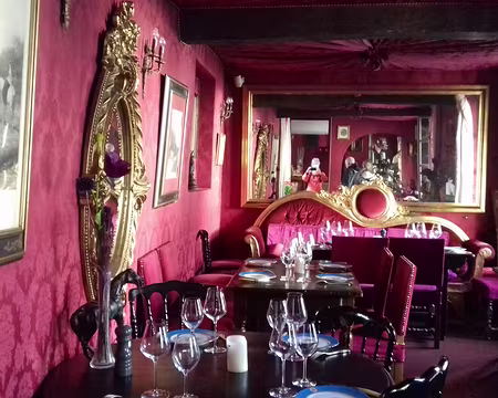 007 La belle salle du restaurant au premier étage