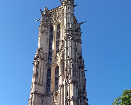 001 La tour Saint-Jacques (XVIème siècle) est le seul vestige de l’église Saint-Jacques-de-la-Boucherie détruite pendant la Révolution