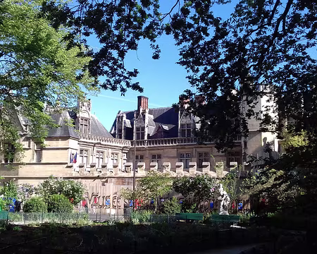 015 L’ancien Hôtel des abbés de Cluny (XVème siècle) est devenu le Musée national du Moyen-Age en 1844