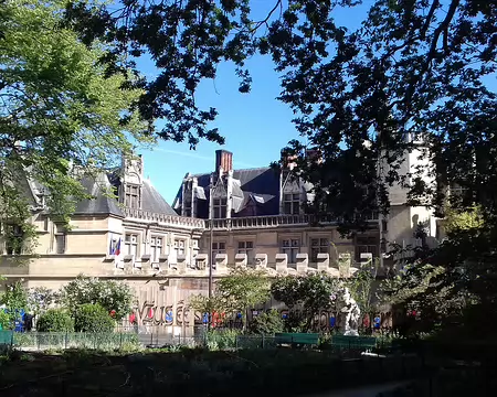 015 L’ancien Hôtel des abbés de Cluny (XVème siècle) est devenu le Musée national du Moyen-Age en 1844