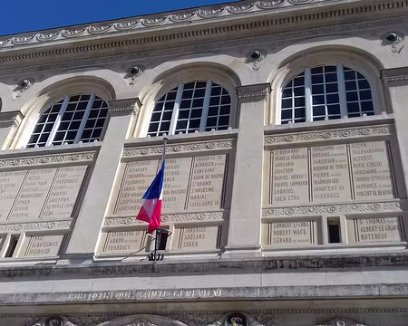 030 La bibliothèque Sainte-Geneviève (Labrouste 1844-1850) conserve des ouvrages provenant de l’ancienne abbaye génovéfaine aujourd’hui disparue