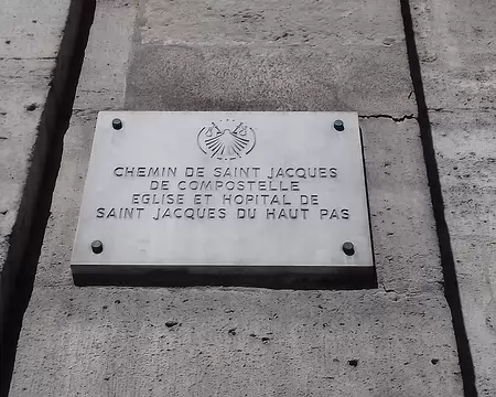 036 Cette église est située dans la rue Saint-Jacques