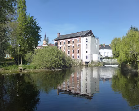 P1130528 L'ancien moulin de Brunoy au bord de l'Yerres et l'église St-Médard, XVIè s. Merci à Laurent