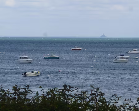 P1130629 - Copie Port-Picain et le Mont-Saint-Michel à env. 30 km