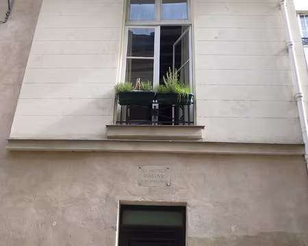 P1130674 Racine mourut dans cette maison, rue Visconti, en 1699.