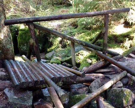 0096 nous nous sommes faufilés entre les rochers !