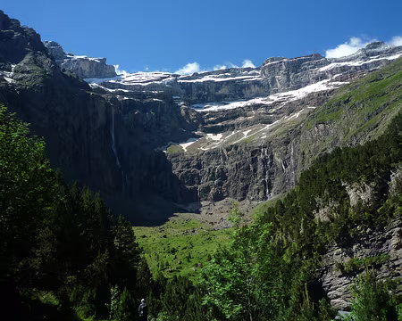 P1280263 Vue de l'hotellerie du Pont d'Espagne