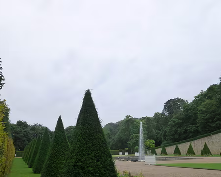 P1130813 Parterre de l'orangerie du Château vieux de Meudon