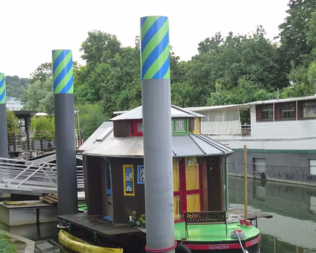 P1130822 Petite habitation fluviale sur la Seine.