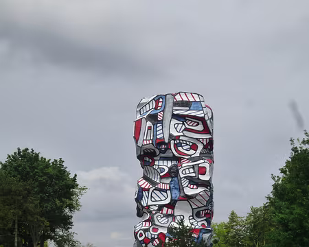 P1130824 La Tour aux Figures (1988), sculpture de Jean Dubuffet (1901-1985) dans le Parc départemental de l'île Saint-Germain