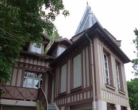 P1130902 Villa fin XIXè s. sur l'île Fanac