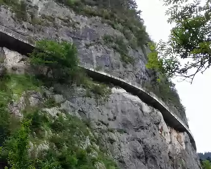 082 Ancienne route creusée dans la falaise (Gorges du Guiers vif) près de Saint-Pierre-d’Entremont