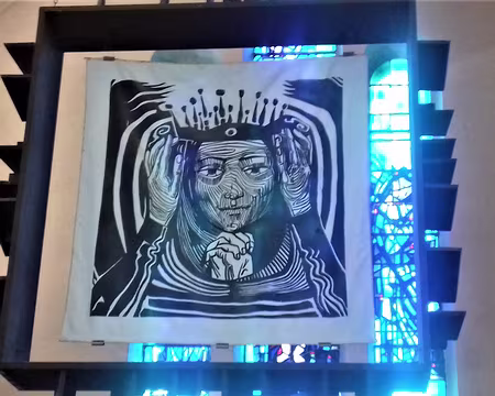 102 Le Couronnement de la Vierge, autre œuvre d’Arcabas (Jean-Marie Pirot, 1926-2018) présentée dans l’église-musée