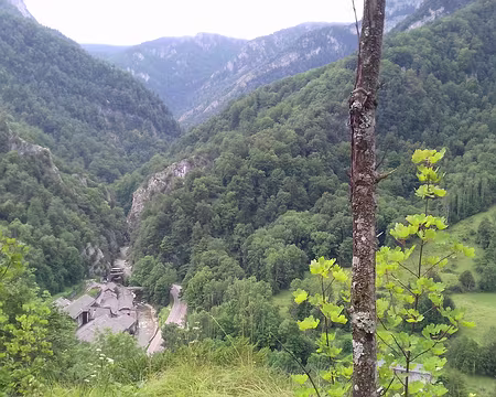 110 Les anciennes forges et la distillerie de la Chartreuse (fermée en 1933) à Fourvoirie, à l’entrée des gorges du Guiers mort, près de Saint-Laurent-du-Pont