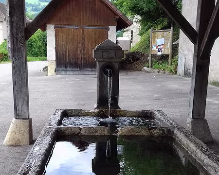 121 Vieux lavoir à Saint-Christophe-la-Grotte (Savoie)