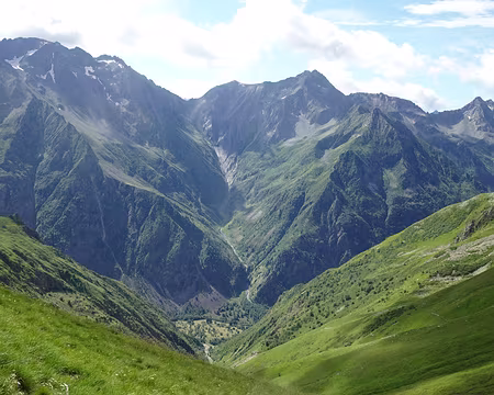 DSC09080 En bas, vallée de la Bonne et au fond, col de la Vauze(2500m)