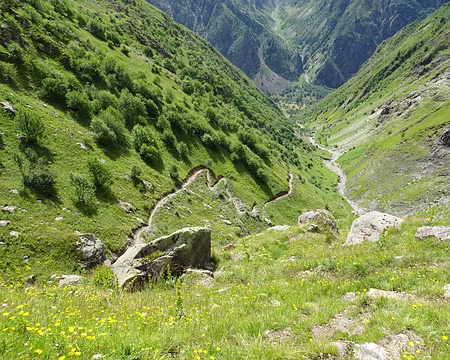 DSC09088 Lacets faisant un M