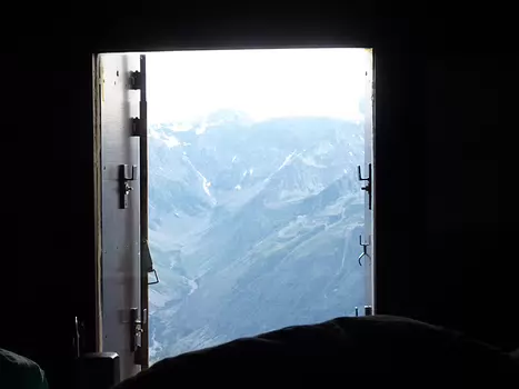 Joël Joël R, détail sortie