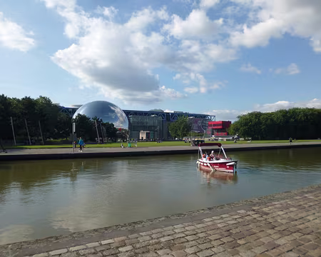 P1130865 La Géode inaugurée en 1985