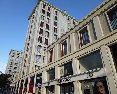 P1130881 Ensemble de logements confié à l'architecte Denis Honegger, élève d'Auguste Perret, réalisé entre 1953 et 1978.