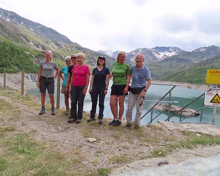 IMG_8481 L'équipe au complet devant le lac de Bissorte