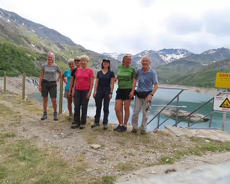 IMG_8481 L'équipe au complet devant le lac de Bissorte