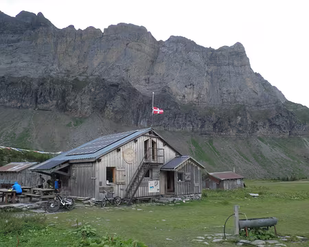 00110 refuge Alfred Wills et rochers des Fiz