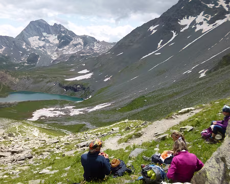 P1140043 Pique-nique avec vue sur le lac Blanc et la Pointe de l'Echelle (alt. 3422 m)