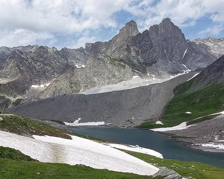 033v Le Lac Long au pied de la Grande Casse et à côté du refuge du Col de la Vanoise.