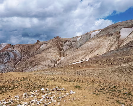 058v Col de Soufre 2819 m, gypse et cargneules lui donnent de magnifiques couleurs.