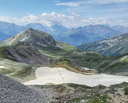 071v Au Col de Chavière 2796 m, nous choisirons de descendre par Polset, à droite de Tête Noire, au centre.