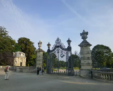 P1140112 Pavillon d'entrée et grille d'honneur (1888) du parc de Noisiel