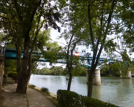 P1140123 Passerelle construite par Eiffel en 1894 à Bry-sur-marne