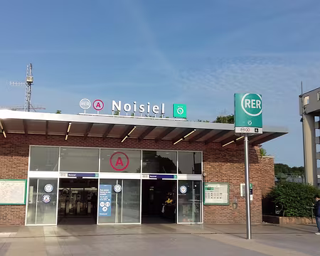 001 Départ de la gare de Noisiel
