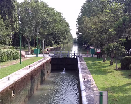 020 L’écluse de Neuilly-sur-Marne (1848-1865) sur le canal de Chelles qui permet la navigation entre Vaires et Neuilly-sur-Marne