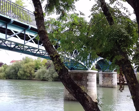 021 La passerelle de Bry (Gustave Eiffel) a été mise en service en 1894