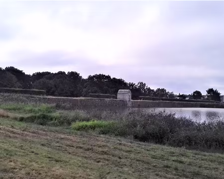 001 L’étang du Perray créé par Vauban en 1684 pour alimenter en eau les bassins de Versailles …