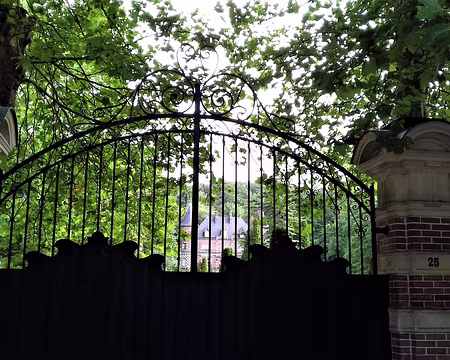 010 Château du XIXème siècle flanqué de deux tours rondes