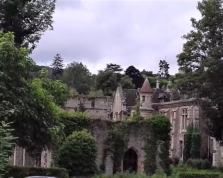020 L’Abbaye des Vaux-de-Cernay, ancien monastère cistercien (XIIème siècle), est aujourd’hui un complexe hôtelier
