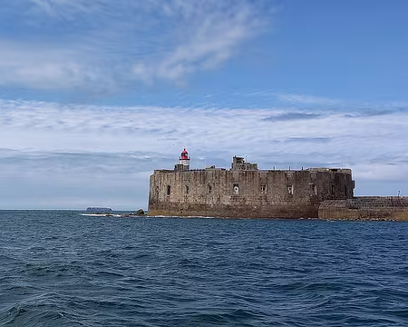 004 Fort sur la rade de Cherbourg, inutilisé.