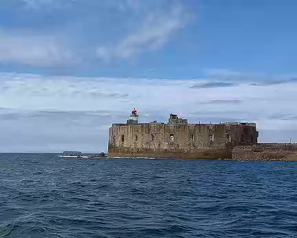 004 Fort sur la rade de Cherbourg, inutilisé.
