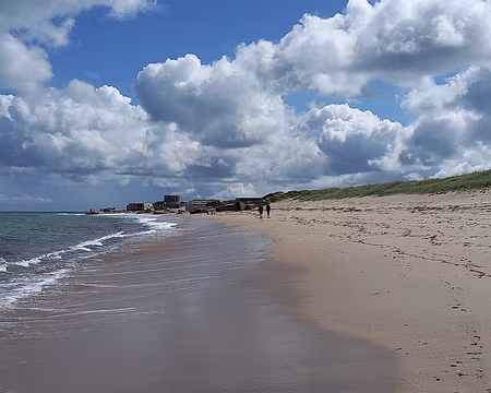 028 10 km de plage sans une infrastructure, sans personne.