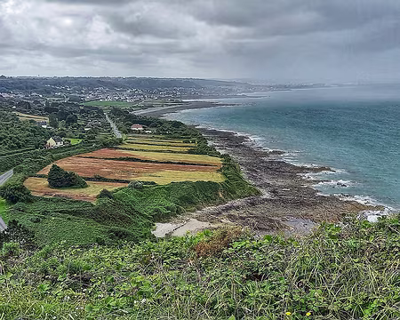 053 Un grain là-bas, sur la rade de Cherbourg