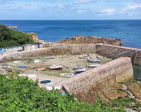 070 Port Racine, le plus petit port de France.