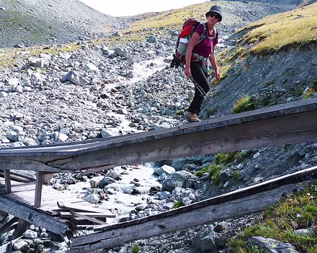 00035 passage de passerelle à risque...