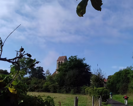 016 Montée vers l’église Saint-Denis-et-Saint-Lié de Savins (XIIIème siècle)