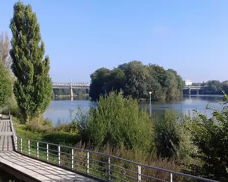 020 Bords de Seine aménagés et viaduc ferroviaire (RER A)