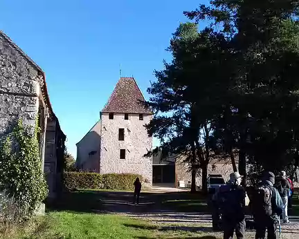 006 La tour carrée de la ferme fortifiée de Châteaupers (XIVème siècle) à Beauvais, sur la commune de Roinville (Essonne)