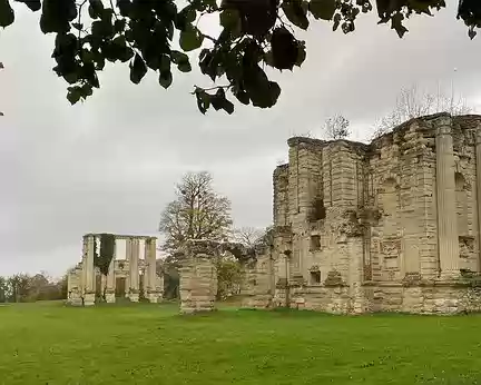 IMG_8390 Les ruines du château de Montceaux-lès-Meaux sous la pluie